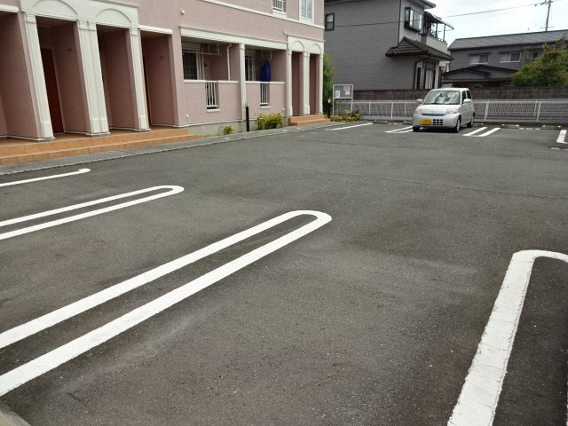 神崎郡福崎町福田のハイツの駐車場