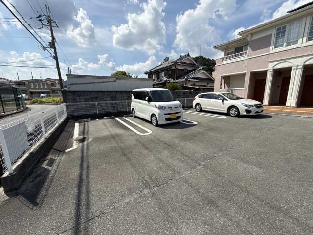 ピエデルモンテⅡの駐車場