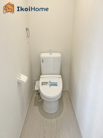 明石市日富美町1期　全7棟5号棟　新築戸建のトイレ|◆同社施工例◆1階・2階にウォシュレット、暖房便座、脱臭機能を標準装備のトイレを完備！