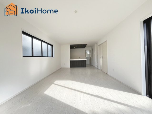 明石市日富美町1期　全7棟5号棟　新築戸建の居間・リビング|◆同社施工例◆広々としたLDKは3面採光で明るい団欒スペースとなっております。