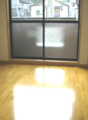 コーポ・フローラの居間・リビング|お掃除がしやすいフローリングのお部屋☆