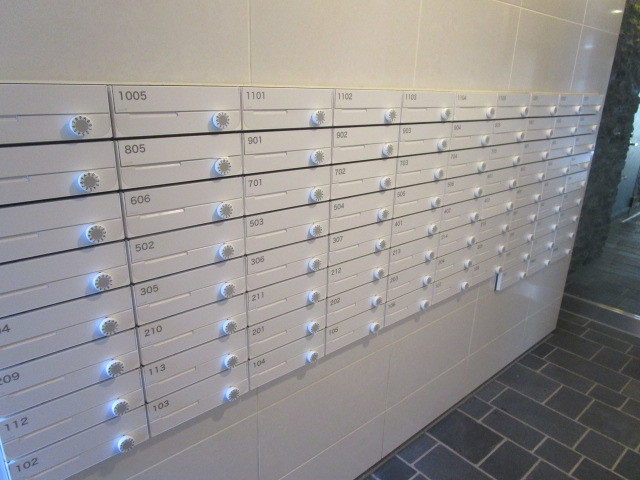 GENOVIA王子神谷Skygardenのその他共用部分|白基調のポストです♪