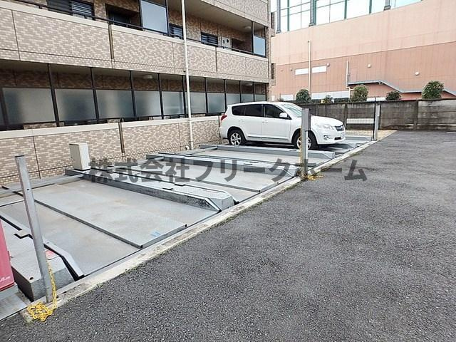 武蔵野市緑町１丁目の賃貸マンションの駐車場