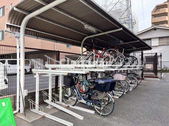 モリス綾瀬の駐輪場|ドキドキの新生活も、安心してスタート。ぴったりの住まいを見つけませんか？クランディアが一緒に住まい選びをサポートします‼　まずは、お気軽にお問合せください　＃クランディア