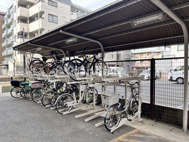 モリス綾瀬の駐輪場|ドキドキの新生活も、安心してスタート。ぴったりの住まいを見つけませんか？クランディアが一緒に住まい選びをサポートします‼　まずは、お気軽にお問合せください　＃クランディア