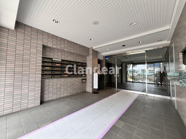 モリス綾瀬のエントランス|ドキドキの新生活も、安心してスタート。ぴったりの住まいを見つけませんか？クランディアが一緒に住まい選びをサポートします‼　まずは、お気軽にお問合せください　＃クランディア