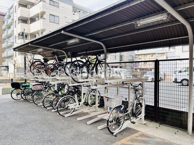 モリス綾瀬の駐輪場|ドキドキの新生活も、安心してスタート。ぴったりの住まいを見つけませんか？クランディアが一緒に住まい選びをサポートします‼　まずは、お気軽にお問合せください　＃クランディア