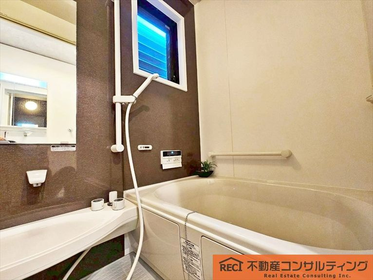 西宮市甲子園網引町　中古戸建の浴室