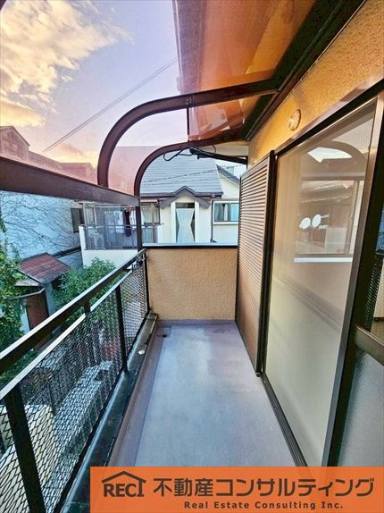 西宮市甲子園網引町　中古戸建のバルコニー