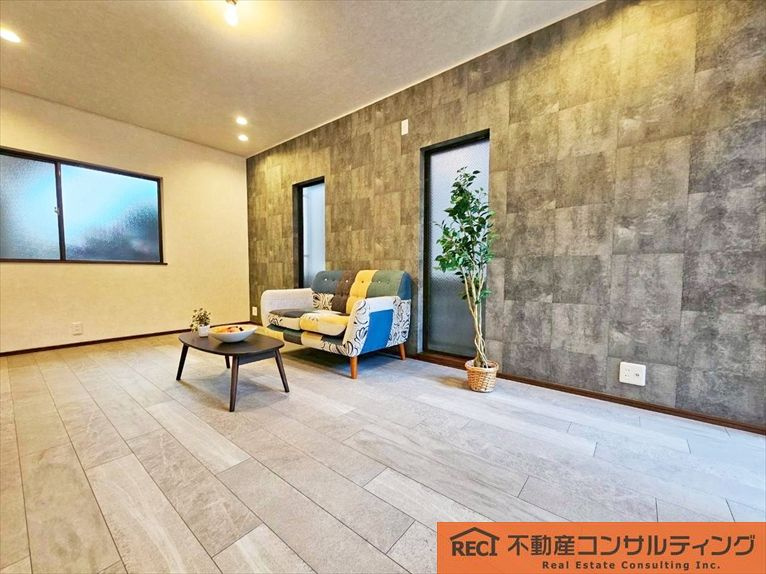 西宮市甲子園網引町　中古戸建の居間・リビング