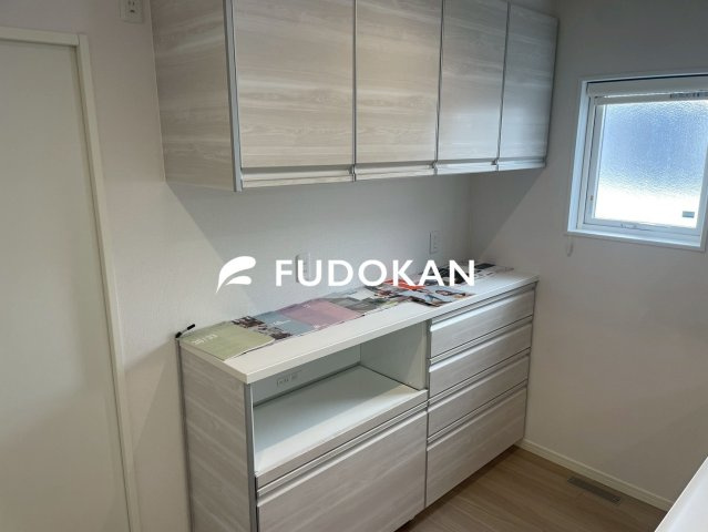 東根市神町西建売住宅【平屋×Z空調】の収納|カップボード収納量が多く家電を置いても便利です。