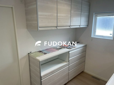 【収納】 | 東根市神町西建売住宅【平屋×Z空調】 | カップボード収納量が多く家電を置いても便利です。