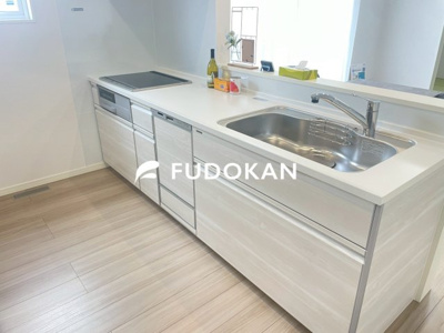 【キッチン】 | 東根市神町西建売住宅【平屋×Z空調】 | 広々ワイドなキッチンは料理がしやすく快適です。