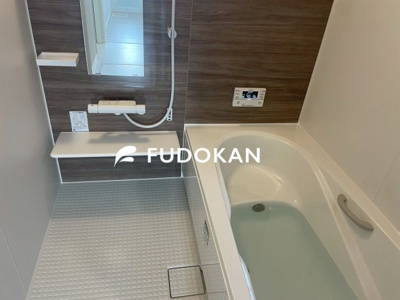 【浴室】 | 東根市神町西建売住宅【平屋×Z空調】 | 広々浴室は、ゆったりとくつろいで疲れを癒す空間です。