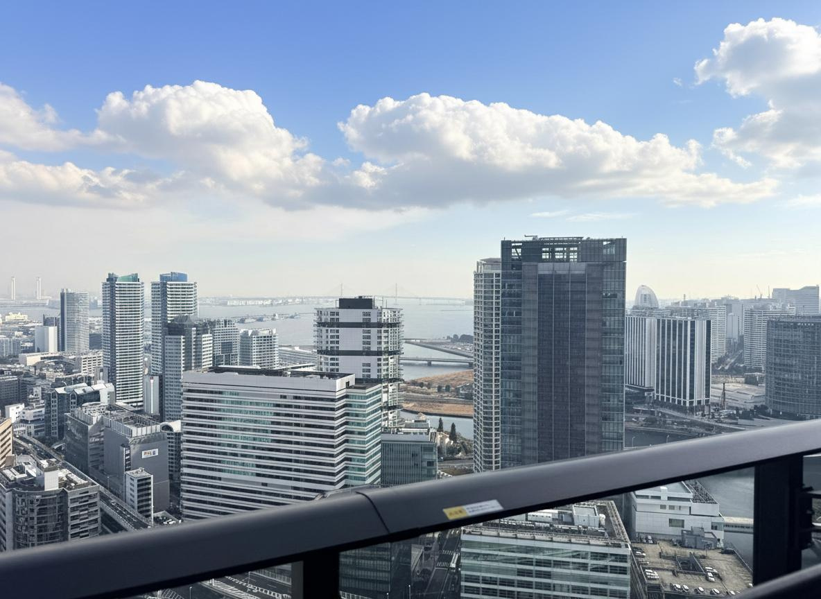 バルコニーからの眺望　ベイブリッジ、東京湾方面を望む