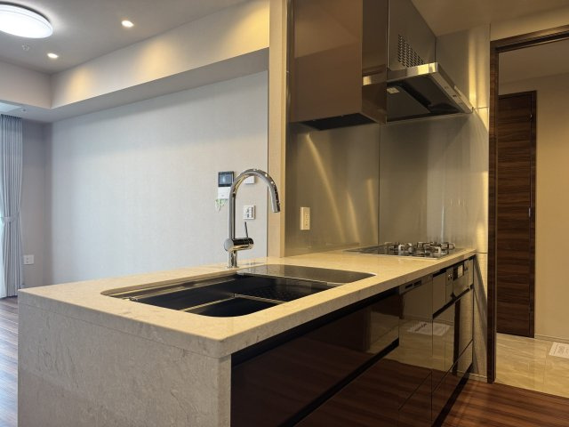 浄水器・食洗器・ディスポーザー付システムキッチン