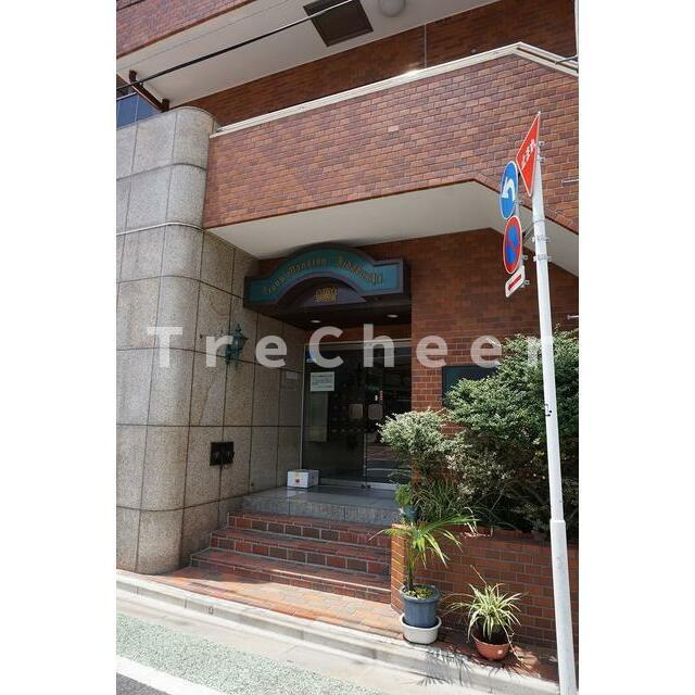 ライオンズマンション飯田橋のエントランス