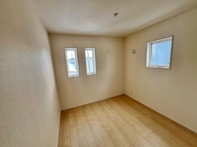 【洋室】 | 滝沢市巣子　第2 | 木本来の色味を生かした温もりあるフローリングです。