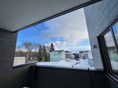 【バルコニー】 | 滝沢市巣子　第2 | 日当たりが良いのでテーブルや椅子を置いてテラスにするのも◎