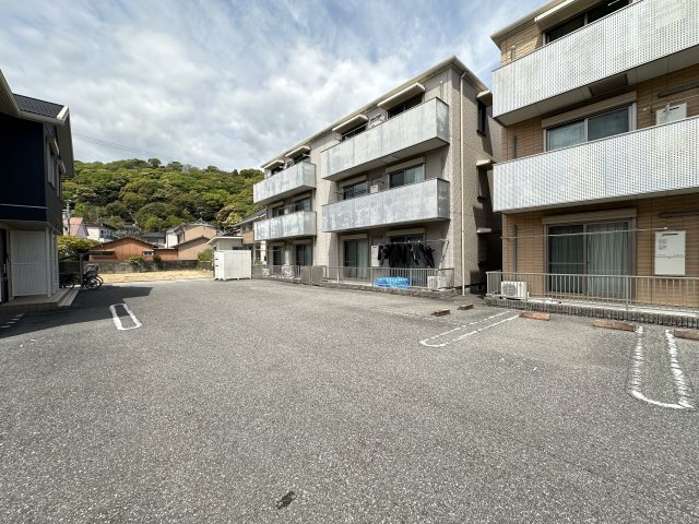 ヴィラージュヌフ Ⅰ棟の駐車場