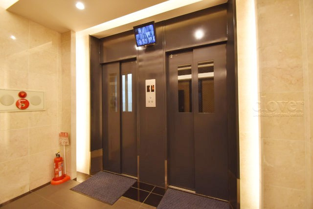 【設備】 | アルテール新宿 | 複数のエレベーターが皆さんの昇降を手助けしてくれます。朝の出勤通勤ラッシュ時には複数あるありがたみを感じられます。～即日のご見学可能～　お問合せはお気軽にどうぞ。
