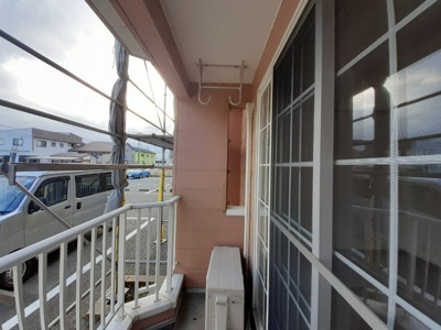 【バルコニー】 | かみふうせん | 陽当たり良好なバルコニーです