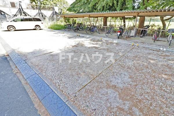 ビレッジハウス千種４号棟の駐車場