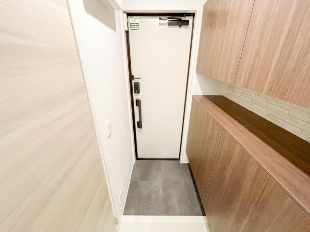 スペチアーレ鷹合の玄関