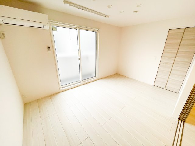 スペチアーレ鷹合の洋室