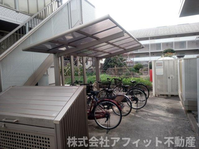 【その他共用部分】 | ジェルメ南蔵王B | 屋根付き駐輪場