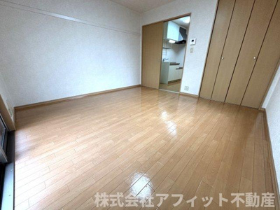 【居間・リビング】 | ジェルメ南蔵王B | 洋室8帖