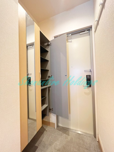 インティエールの玄関|大型シューズボックス付き玄関