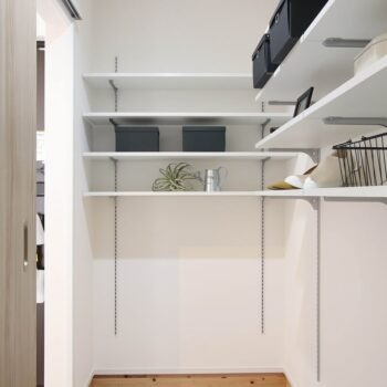 広島市佐伯区美鈴が丘緑3丁目　新築一戸建ての収納