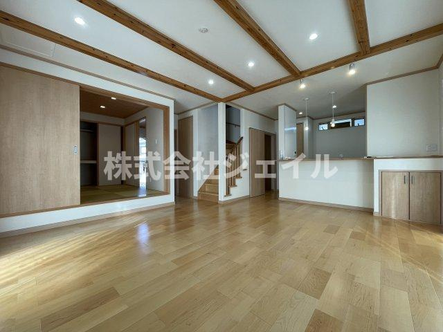 中古戸建　三木市大塚の居間・リビング