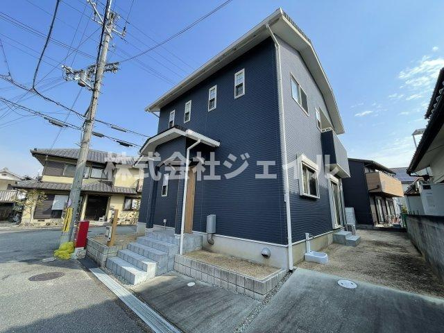 中古戸建　三木市大塚の前面道路含む現地写真
