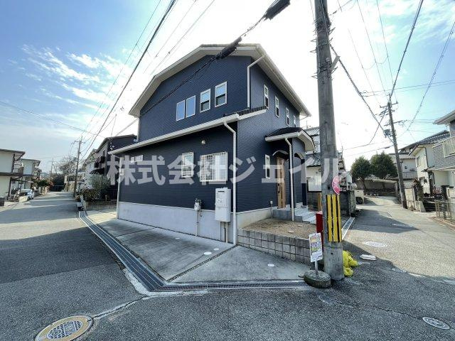 中古戸建　三木市大塚の前面道路含む現地写真