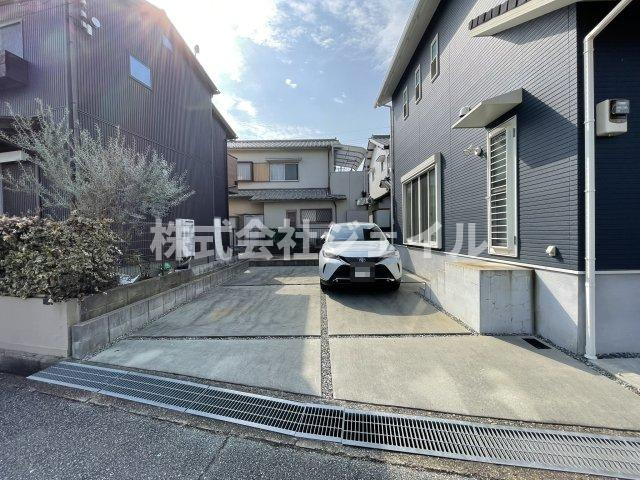 中古戸建　三木市大塚の駐車場