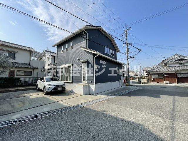 中古戸建　三木市大塚の前面道路含む現地写真