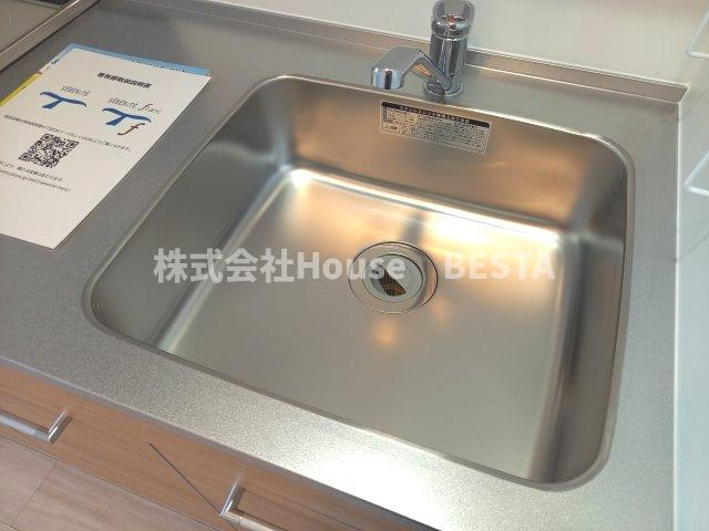 セレニテ元町アリエのキッチン