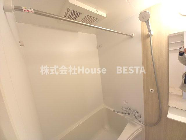 セレニテ元町アリエの浴室