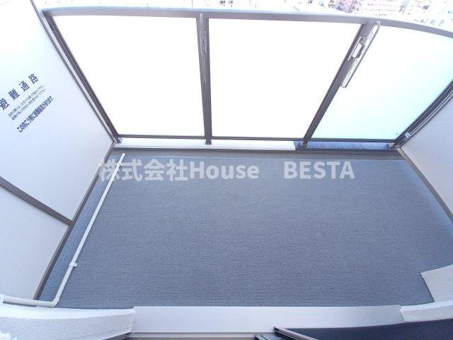 セレニテ元町アリエのバルコニー