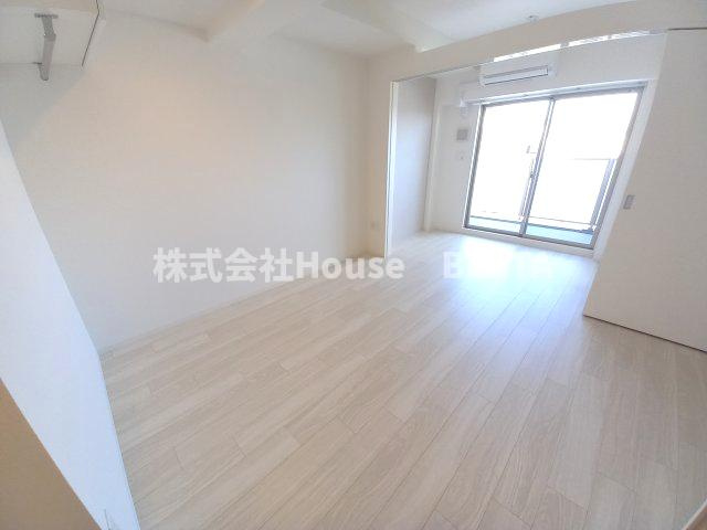 セレニテ元町アリエの居間・リビング