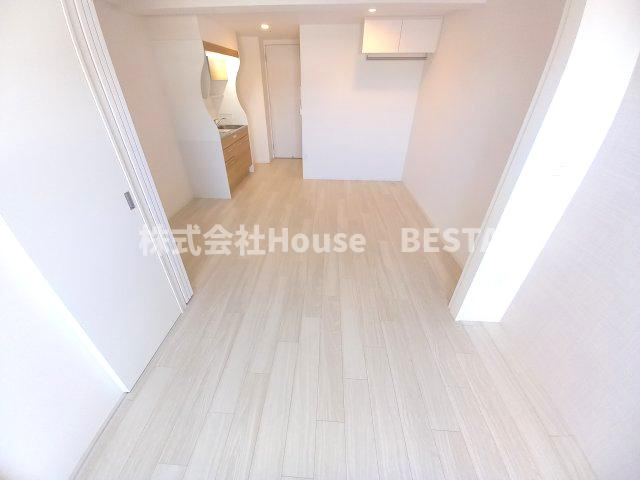 セレニテ元町アリエの洋室