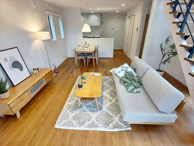 【居間・リビング】の画像