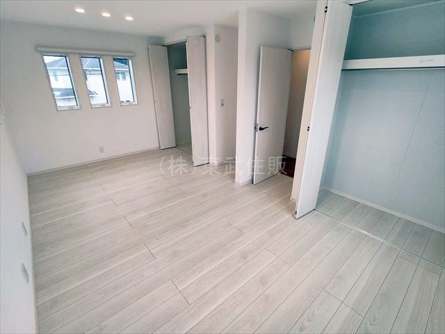 【寝室】 | 川越市安比奈新田　全7棟　2号棟 | 2階東側10.5帖洋室　主寝室としてお使い頂けます