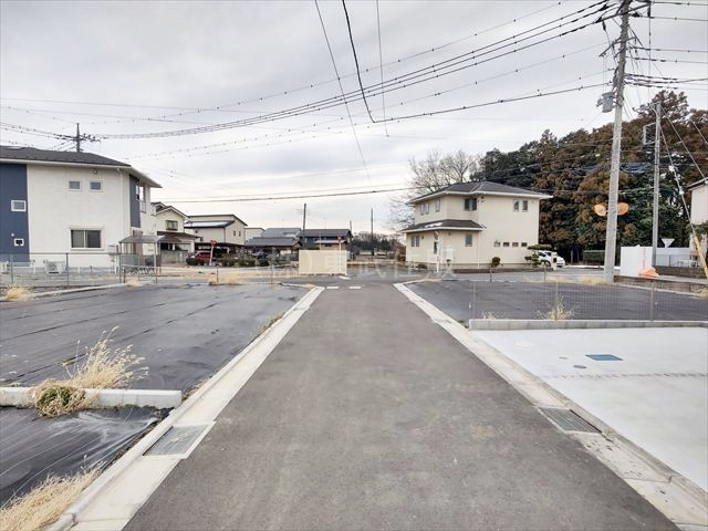 【前面道路含む現地写真】 | 川越市安比奈新田　全7棟　2号棟 | 閑静な住宅地です