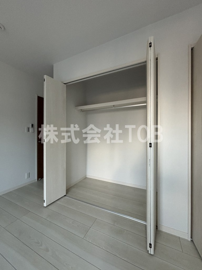 【収納】 | 西つつじヶ丘１丁目戸建 | 洋室9.5帖　クローゼット①