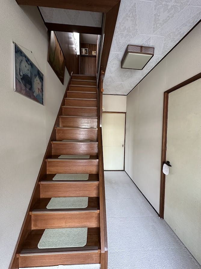 中古住宅　茶屋新田の玄関