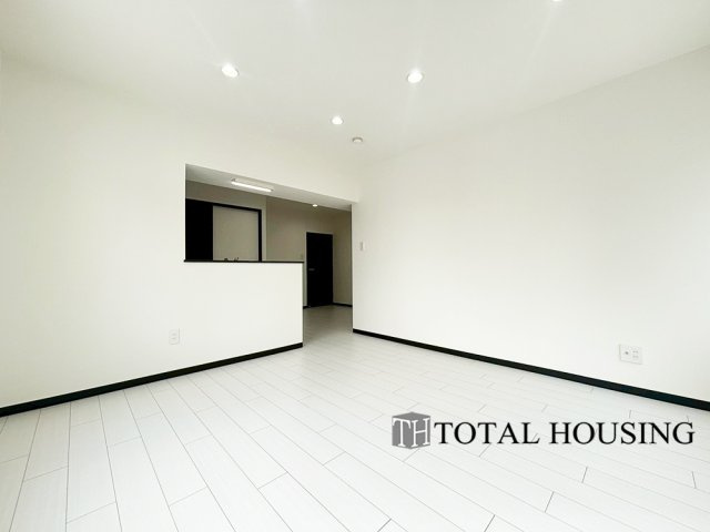 【居間・リビング】 | 大輝ビル | 家具の配置がしやすい間取り。選択する家具類やレイアウトにより、理想の住空間を作り上げることが出来ます。