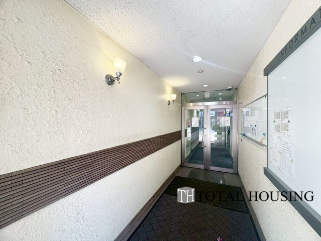 【エントランス】 | 大輝ビル | エントランス（中）です。
落ち着いた雰囲気で、住む人に心地よいひとときを提供します。